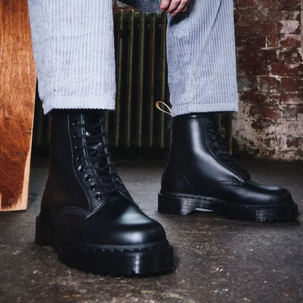 Dr. Martens Women’s 27032 Vegan Bex Mono Lace up boots size 6 ladies - Picture 7 of 7